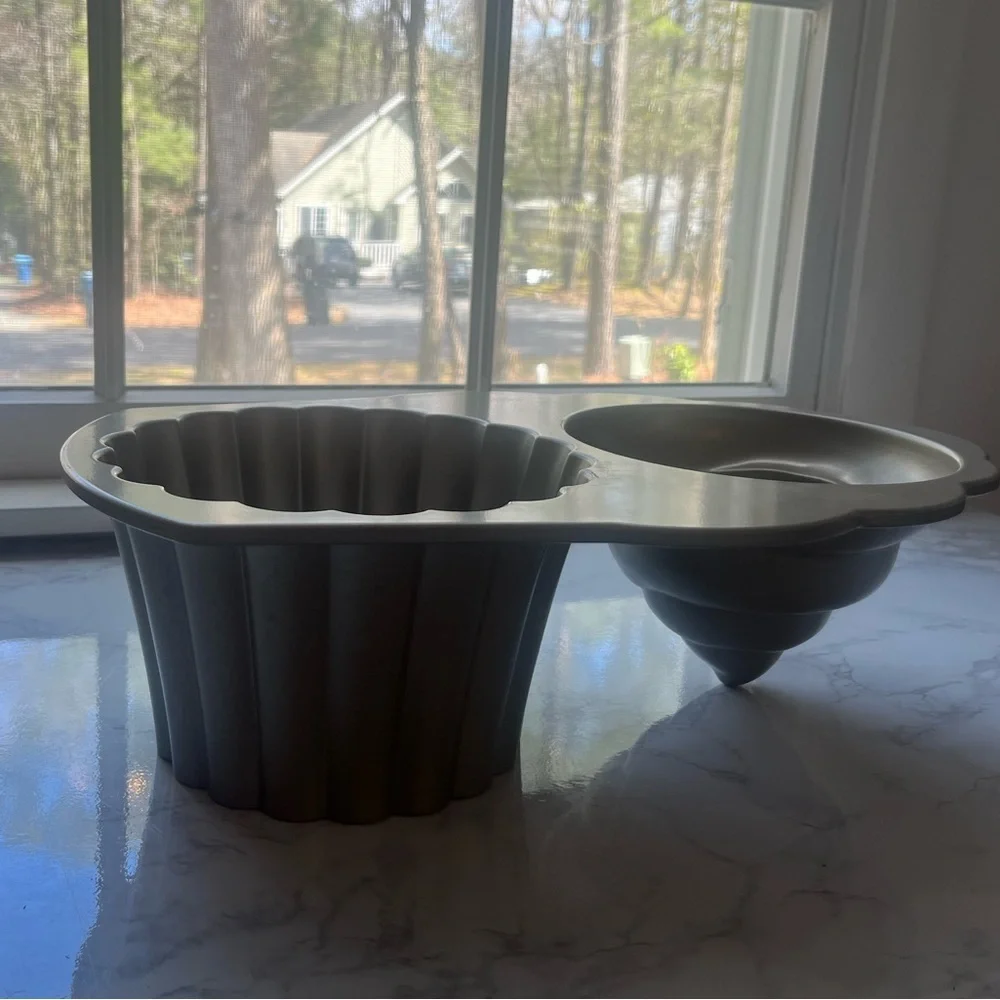 Williams Sonoma / Nordic Ware /Heavy /Great Cupcake Cake Pan /10 Cup Mold​​